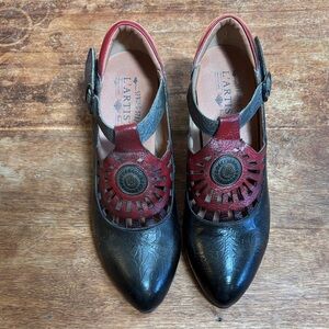 L'ARTISTE Two-Tone Black and Red Leather Mary Jane Heels